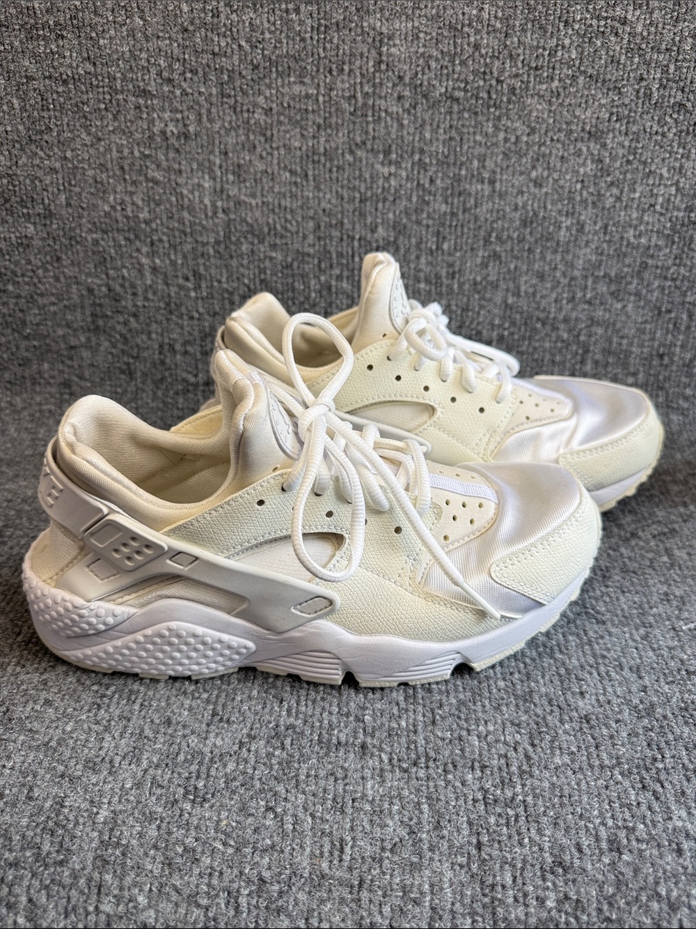 Nike Air Huarache Sneakers Women’s Size 8 (listed here as 7 as run small)